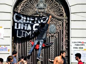 <p>Mesmo com a liberação do plenário, outros espaços da Casa continuam ocupados por manifestantes</p>