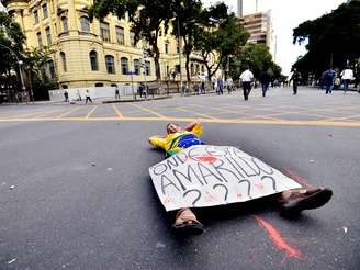 <p>Desaparecimento de pedreiro é alvo de protestos em todo o Brasil</p>