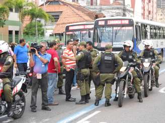 Motoristas do transporte coletivo de Belém, no Pará, bloquearam via em protesto contra prisão de colega