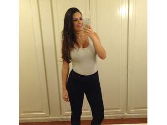 <p>A foto, em que ela aparece com legging preta e regata branca, foi motivo de elogios entre seus seguidores</p>