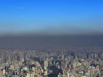 <p>Imagem do dia 30 de agosto mostra nuvem de poluição na capital paulista</p>
