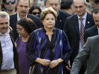 <p>Dilma esteve neste sábado no enterro do ex-ministro Luiz Gushiken, acompanhada de Lula e diversos membros do alto escalão do governo federal</p>