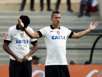<p>Volante Ralf vê jogo como importante nas pretensões do Corinthians para ainda chegar no G-4</p>