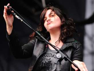 A vocalista Emmily Barreto, da banda Far from Alaska, que abriu edição de 2012 do festival