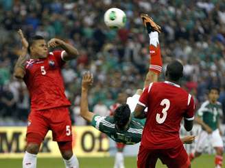 <p>Jiménez garantiu a vitória mexicana com golaço</p>