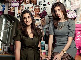 <p>Hayley Barna e Katia Beauchamp, CEOs da Birchbox, têm 30 e 31 anos e se conheceram em Harvard, onde tiveram a ideia para a companhia de entrega de produtos de cosméticos</p>