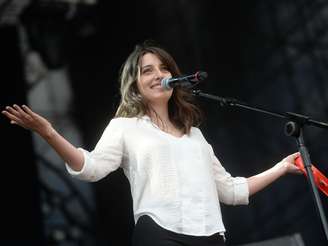 O namorado, Gregório Duivier, colega de trabalho na comédia, também foi lembrado pela cantora