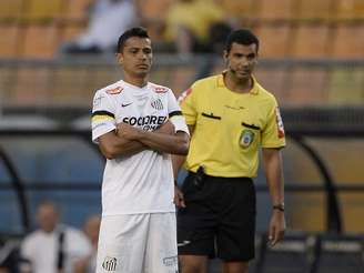 Cícero cruza os braços em apoio a protesto organizado pelo movimento Bom Senso FC