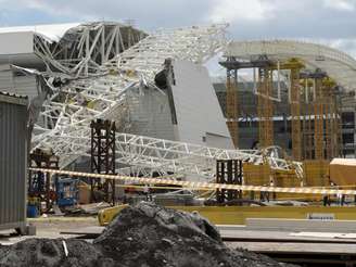 <p>Parte da estrutura da Arena Corinthians desabou na manhã desta quarta-feira</p>