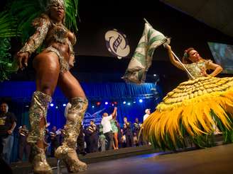 Foi lançado na noite dessa segunda-feira (2) o CD com os sambas-enredos das escolas do Grupo Especial do Carnaval do Rio de Janeiro