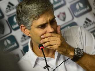 <p>Presidente do Fluminense mostrou-se abatido em coletiva</p>