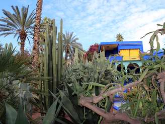 <p>Pintado de azul e amarelo, Museu Berbere foi montado no antigo estúdio do pintor Jacques Majorelle</p>