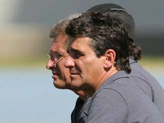 <p>Eduardo Hungaro foi auxiliar de Oswaldo de Oliveira no Botafogo</p>