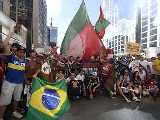 <p>Protesto de torcedores da Portuguesa na Avenida Paulista transformou torcedores rivais de todo o Brasil em aliados</p>