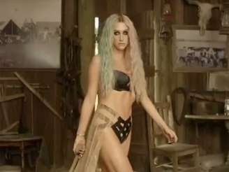 Ke$ha no clipe da música 'Timber'