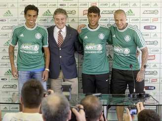 <p>O presidente Paulo Nobre apresentou os três primeiros reforços do Palmeiras para 2014, ano do centenário do clube. Diogo, Rodolfo e França vestiram a camisa alviverde</p>