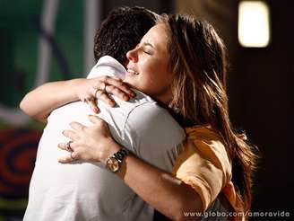 Paloma (Paolla Oliveira) e Bruno (Malvino Salvador) se entregam à paixão após a revelação de Mariah (Lúcia Veríssimo)