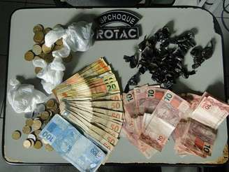 Polícia aprendeu maconha, cocaína e R$ 1,5 mil em dinheiro