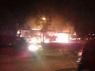 Ônibus foi queimado por criminosos na estrada turística do Jaraguá, na vila Jaraguá