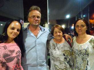 Família: a filha Isabele, o marido Agnaldo, a sogra Tercília e a cunhada Luzinete, aguardam para visitar Maria Cristina na Santa Casa de Marília 