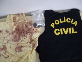 Camisa do adolescente com manchas de sangue foi encontrada no local do assassinato do professor em Goiás