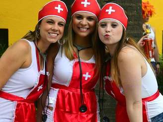 <p>Trio de amigas foi de enfermeira no bloco João Capota na Alves, que saiu no sábado de Carnaval em São Paulo</p>
