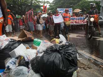 Garis decidiram manter a greve no Rio de Janeiro; paralisação entra no 6º dia com muito lixo nas ruas