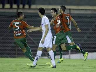 Caio fez o primeiro gol da Portuguesa, em partida que acabou adiada