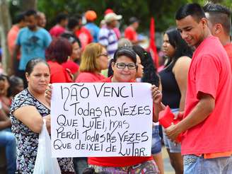 <p>A luta por habitação é a causa comum entre os 2 mil presentes na marcha que reúne manifestantes de cinco ocupações da periferia da cidade</p>