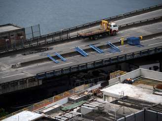 <p>A derrubada do Elevado da Perimetral, que começou em novembro e pretende colocar abaixo as 5.104 toneladas do viaduto, começa a dar novos contornos ao centro do Rio de Janeiro</p>
