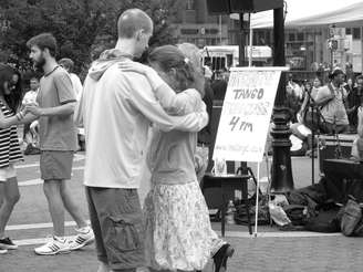 <p>Aulas de dança locais, como tango em Buenos Aires, são ótimas combinações de diversão e exercício físico</p>