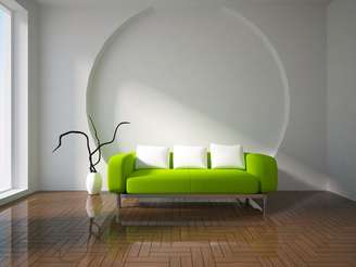 <p>Mais um exemplo de que verde-limão casa perfeitamente com o combo parede branca+piso de madeira</p>