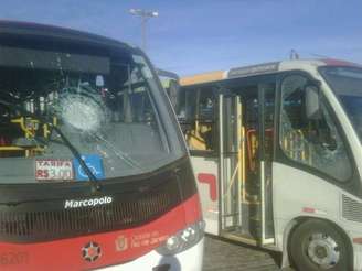 Ônibus foram depredados ainda na garagem durante a greve