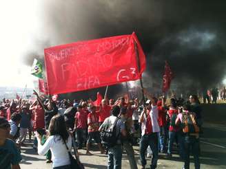 Manifestantes protestaram contra os gastos da Copa e reivindicaram moradia