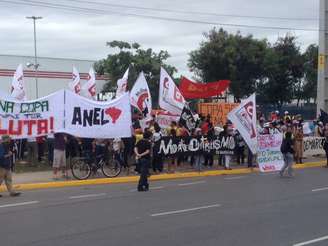 <p>Manifestantes em Fortaleza fizeram protesto antes de partida entre Brasil e México</p>