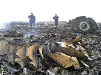 <p>Avião da Malaysia Airlines caiu na Ucrânia com 295 pessoas à bordo</p>