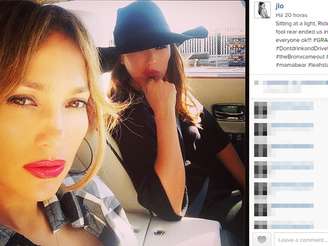 Jennifer Lopez e Leah Remini pouco antes do acidente
