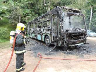 <p>Ônibus incendiado em Blumenau</p>