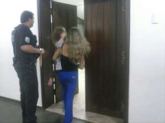 <p>A mãe da menina é acusada pelo MP de ter participado das torturas contra a filha</p>