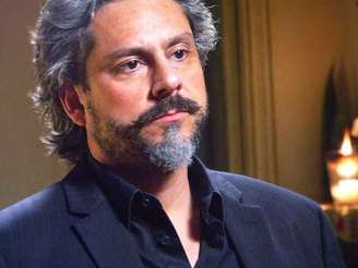 <p>Comendador decide fazer exame para descobrir se é pai de Cristina</p>