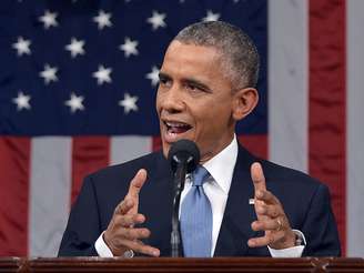 "Nuestro cambio en la política hacia Cuba () respalda los valores democráticos y extiende la mano de la amistad al pueblo cubano", sostuvo Obama