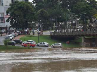 Rio Acre transborda em Rio Branco