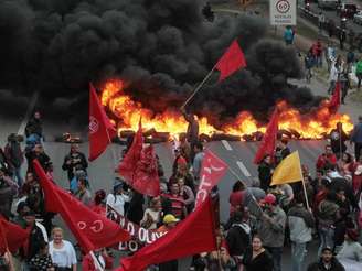 Manifestantes bloquearam avenidas e rodovias em três Estados