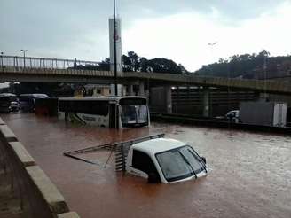 <p>A chuva provocou estragos na região de Taboão da Serra</p>