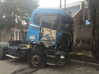 Após ser removido, veículo foi novamente abandonado em Taboão da Serra