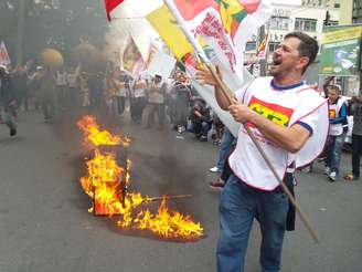 Imagem feita no ato; caixão simbolizou "enterro" do PL 4330