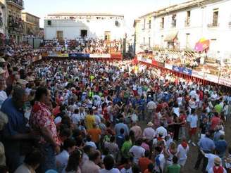 Incidente ocorreu durante a festa de São João em Coria, na Espanha
