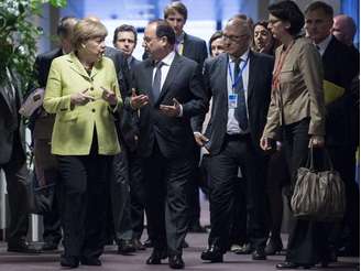 Chanceler alemã, Angela Merkel, e  presidente francês, François Hollande, durante encontro em Berlim