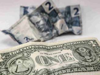 Dólar mantém cotação acima de R$ 4