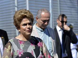 O rompimento oficial do PMDB abre espaço para cargos vagos serem distribuídos a aliados que se mantiverem no governo de Dilma